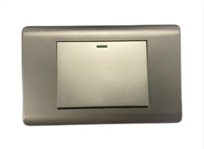 Kodumajapidamises kasutatava pistikupesa lüliti